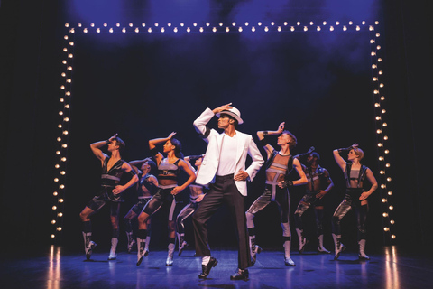Hamburg: MJ – THE MICHAEL JACKSON MUSICAL & Boat Transfer