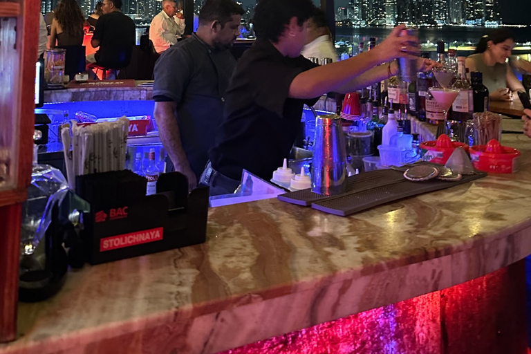 Panama City: esperienza nei bar locali — Notti a Casco ViejoPanama City: esperienza nei bar locali — notti a Casco Viejo