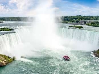 Niagarafälle, Kanada: Bootstour & Reise hinter die Fälle