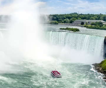 Niagara watervallen, Canada: Rondvaart & reis achter de watervallen