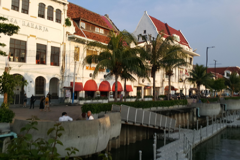 Jakarta: Guided City Tour by Tuk Tuk, Train, and Boat