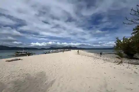 Private Boat for Culion Island Escapade Tour