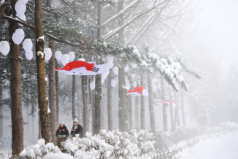 Från Seoul: Elysian Gangchon Ski Tour med Nami IslandSkidpaket - Möte vid Hongik Univ. Station