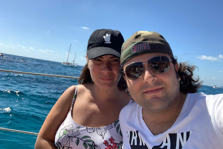 Isla Mujeres: All-Inclusive Catamaran with Open Bar, Snorkel and Lunch Jet Ski Tour to Isla Mujeres and Contoy