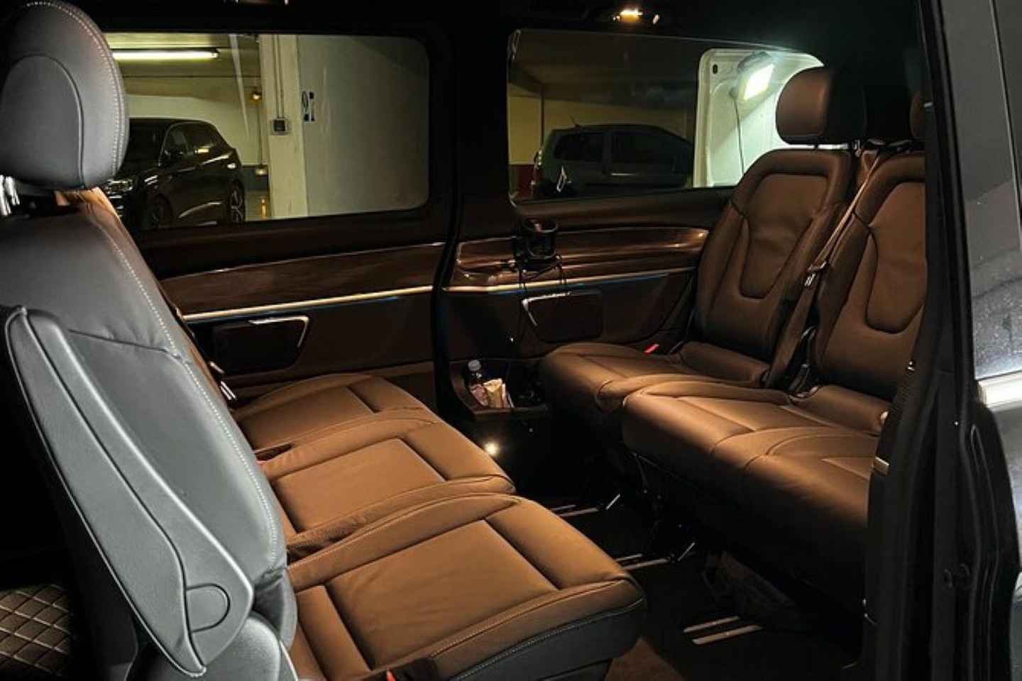 파리 출발: 럭셔리 메르세데스 벤츠로 브뤼셀까지