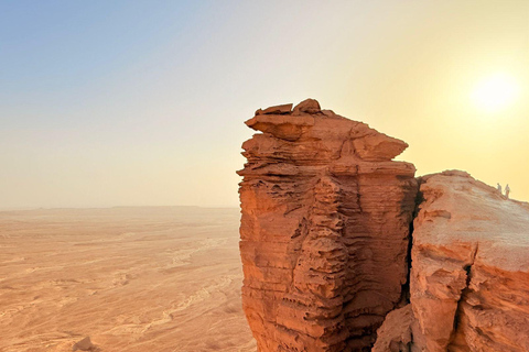 Riyadh: Edge of the World 4x4 Trip with sunset Riyadh: Edge of the World sharing car Trip with free scarf