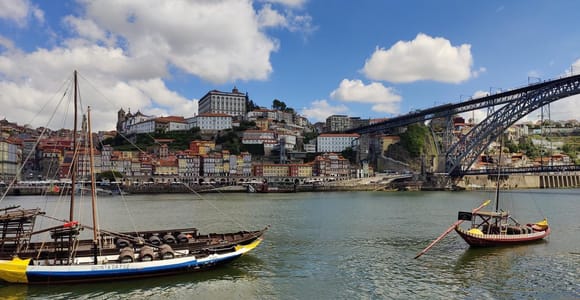 Porto: Walking Tour Highlights with Local Guide (small group)
