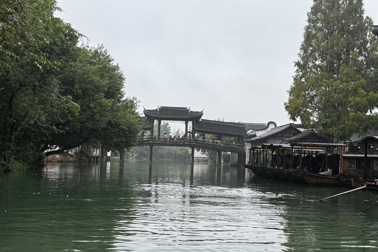 From Hangzhou: 5-Day Tour to Shanghai with Cruise & Lunches