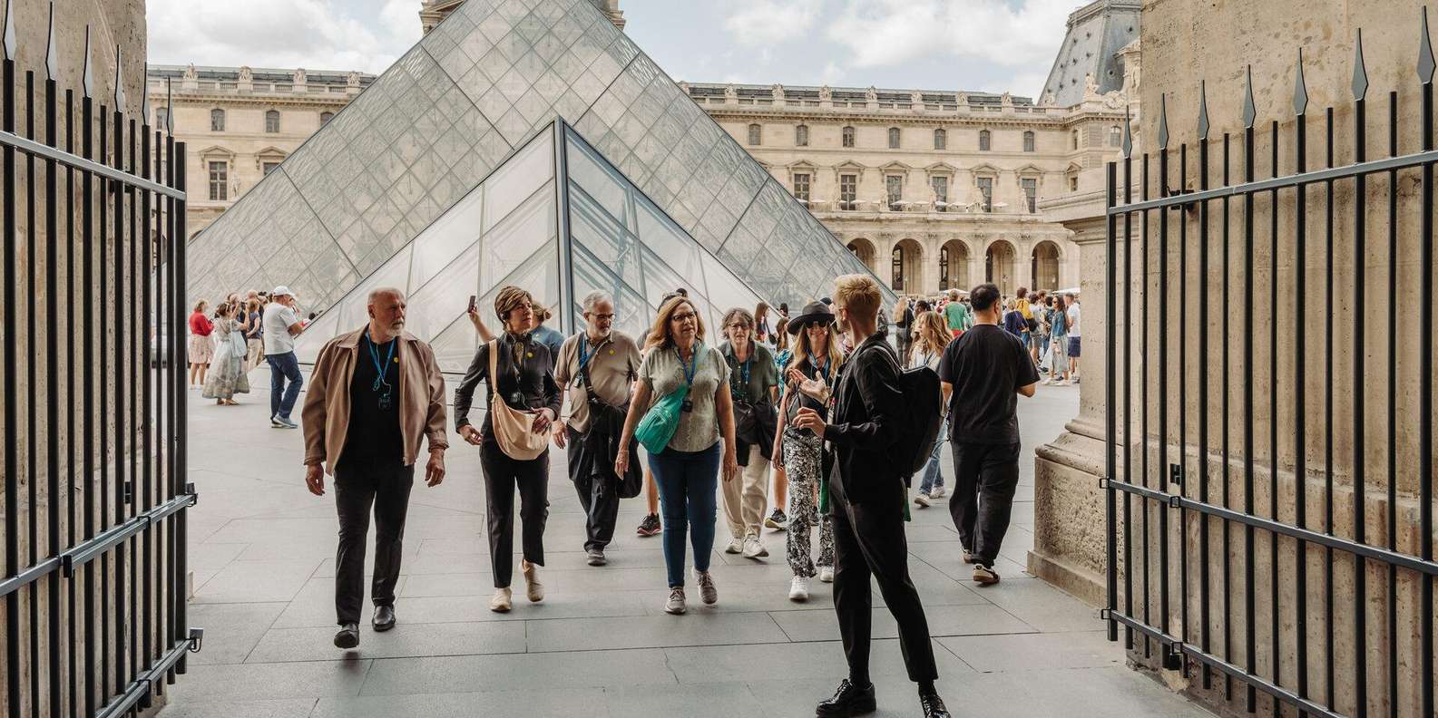 Paris: Louvre Museum, Eiffel Tower, City Walk & Cruise