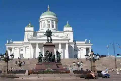 Ultimate Helsinki & Porvoo Tour– Private Car & Local Stories