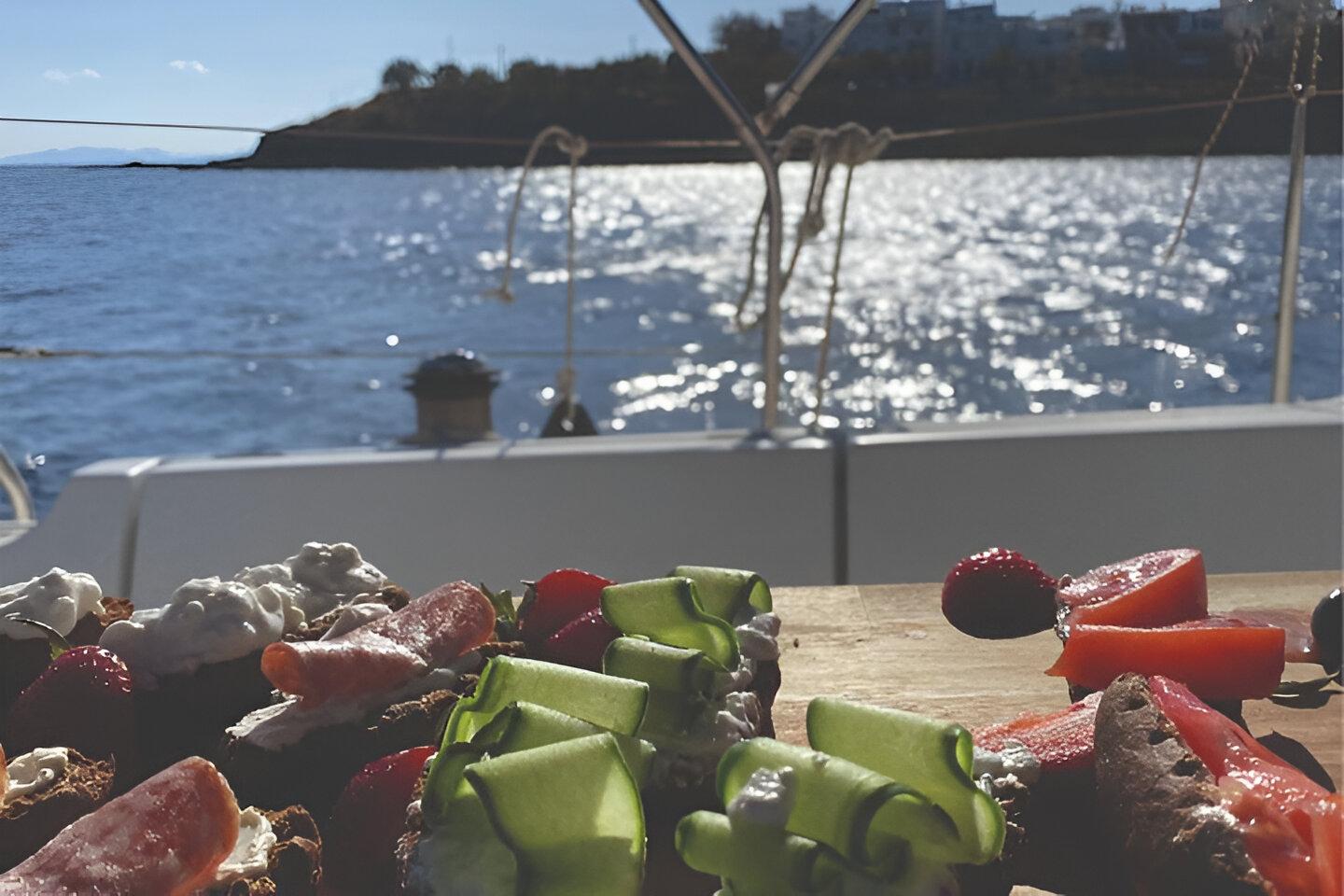 Tinos Sunset Cruise mit Mahlzeit und Getränken