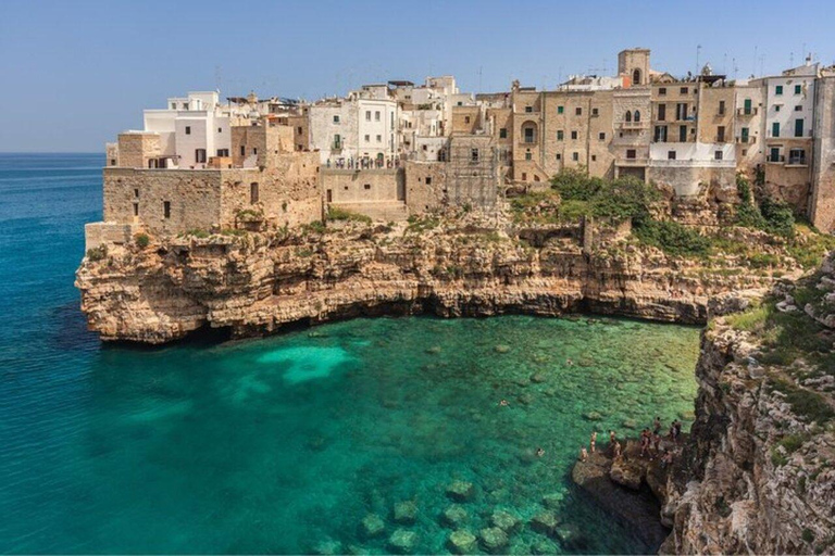 Bari : Must-see attractions Walking Tour2 Hours group walking tour