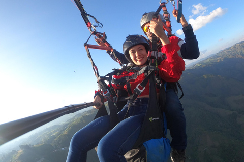 Volar en parapente sobre Medellín en San Félix, una experiencia increíble