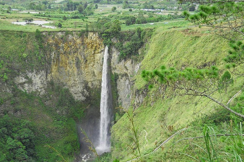 Medan: Discover the Best of Sumatra Day Trip! Medan: Lake Toba Tour