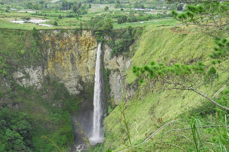 Medan: Discover the Best of Sumatra Day Trip! Medan: Lake Toba Tour
