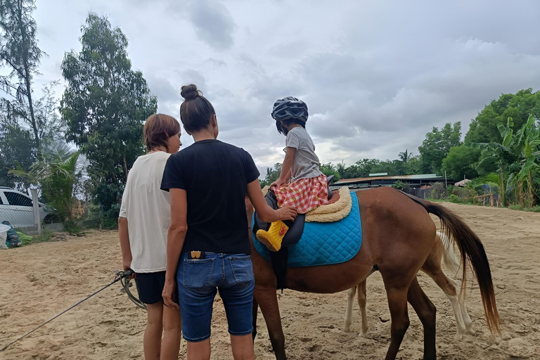 De Da Nang: Meio dia de passeio a cavalo e barco de coco - Hoi An.