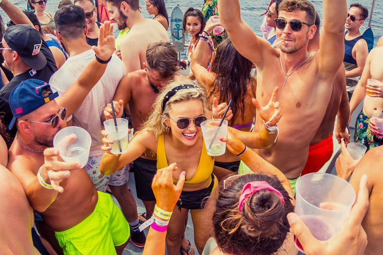 Ibiza-Formentera: Sunset Boat Party with Drinks & Food