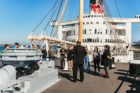 The Queen Mary: Inträde, turer och paranormal upplevelse