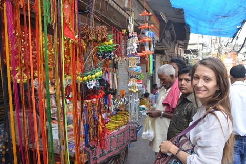 Tour di shopping personalizzato di Delhi di un giorno con consulente donna