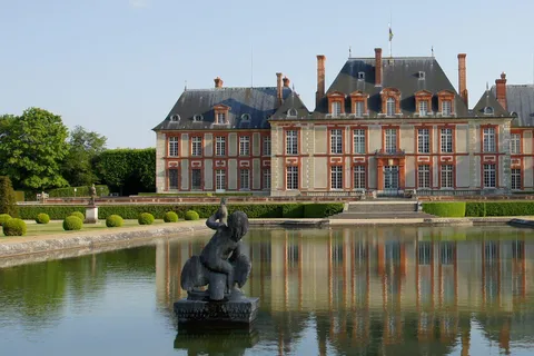 Paris : Visite privée du Château de Breteuil, le château du Chat Botté
