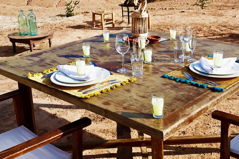 Dîner dans le désert d&#039;Agafay au départ de Marrakech et balade à dos de chameauDîner dans le désert d&#039;Agafay depuis Marrakech et promenade à dos de chameau