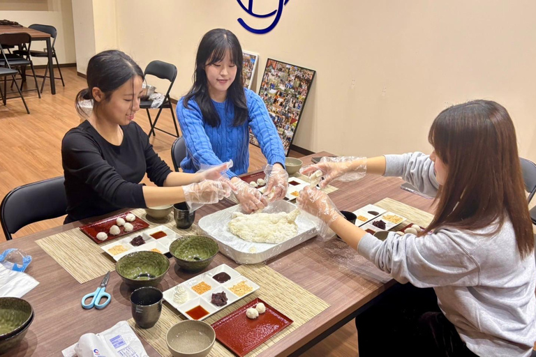 Quioto: experiência tradicional de mochi com degustaçãoQuioto: Experiência tradicional de bater mochi com degustação