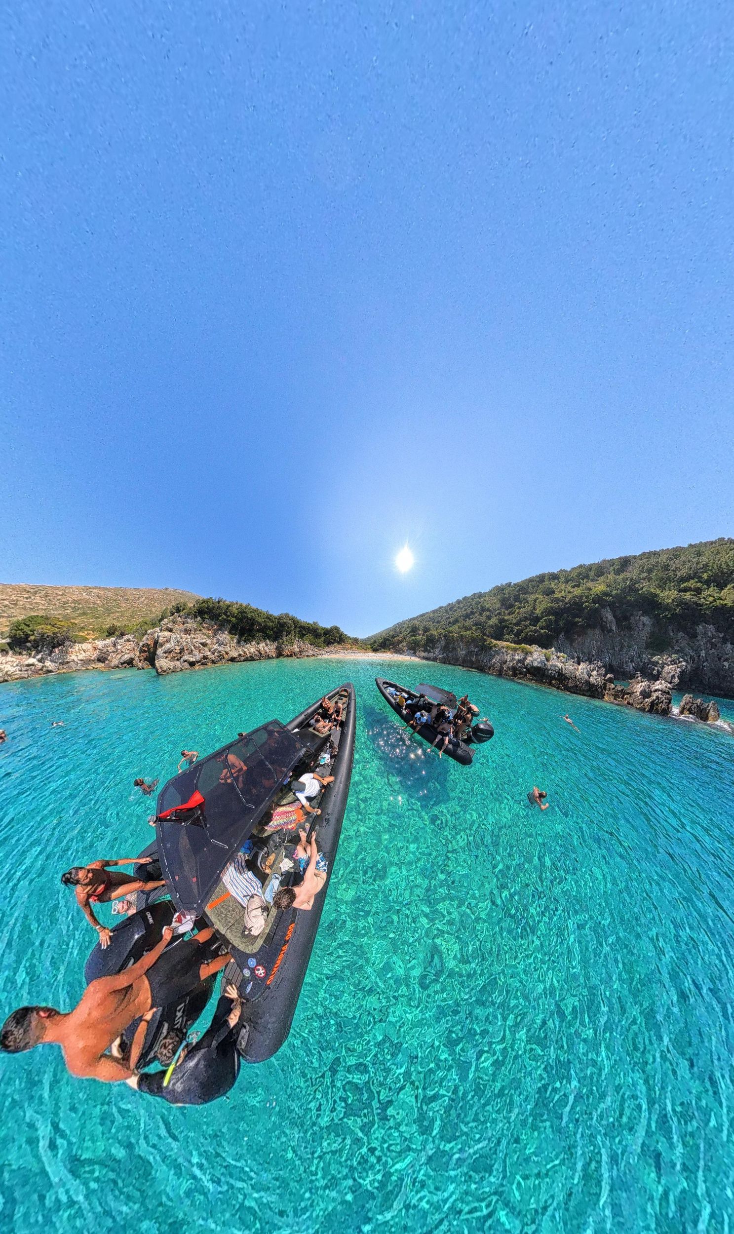 Vlora: Schnellboot-Partytour mit Getränken & Schwimmstopps