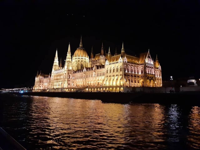 La seule croisière en bateau à Budapest avec guide (+boisson)