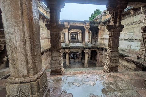 Ahmedabad: Private City Tour with Guide, Car, and Meal