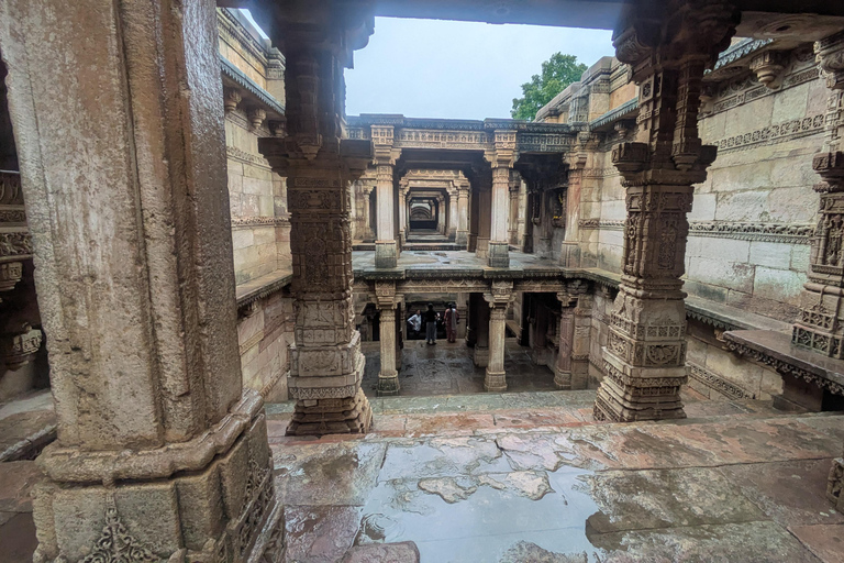 Ahmedabad: Private City Tour with Guide, Car, and Meal