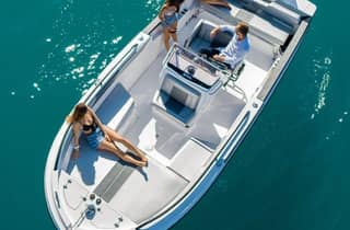 Private Bootsfahrt – Lavezzi-Inseln, Höhlen und exklusives Schwimmen