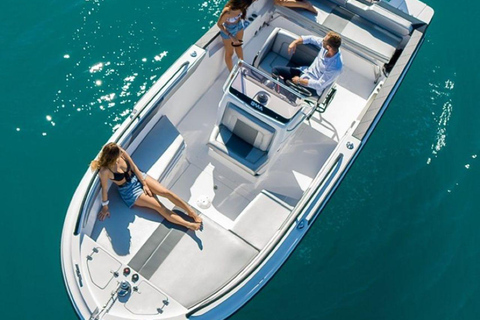 Private cruise tour — Lavezzi Islands, caves and exclusive swimming Private cruise tour — Lavezzi Islands, caves, and exclusive swimming