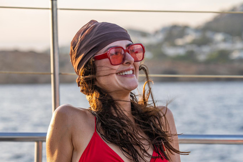 Ibiza: Formentera Sunset Boat Part with Drinks and Food Full Day Pass at Ibiza Boat Club (Early Bird Phase 2)