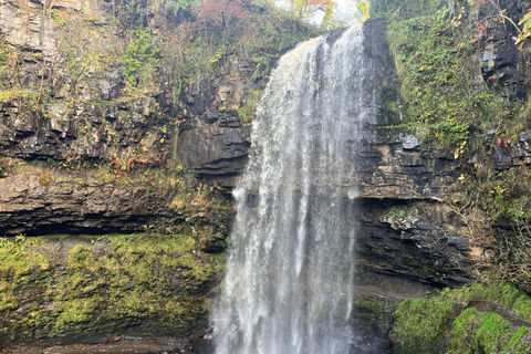 Da Cardiff: Tour di un giorno di castelli, cascate e montagne