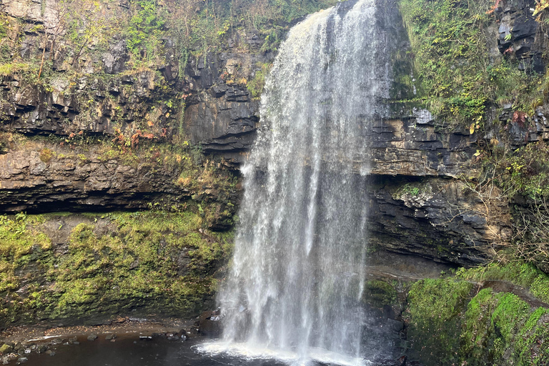 Da Cardiff: Tour di un giorno di castelli, cascate e montagne