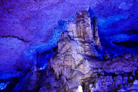 Half Day Tour Drach Caves and Pearl Shop with Hotel Pick up