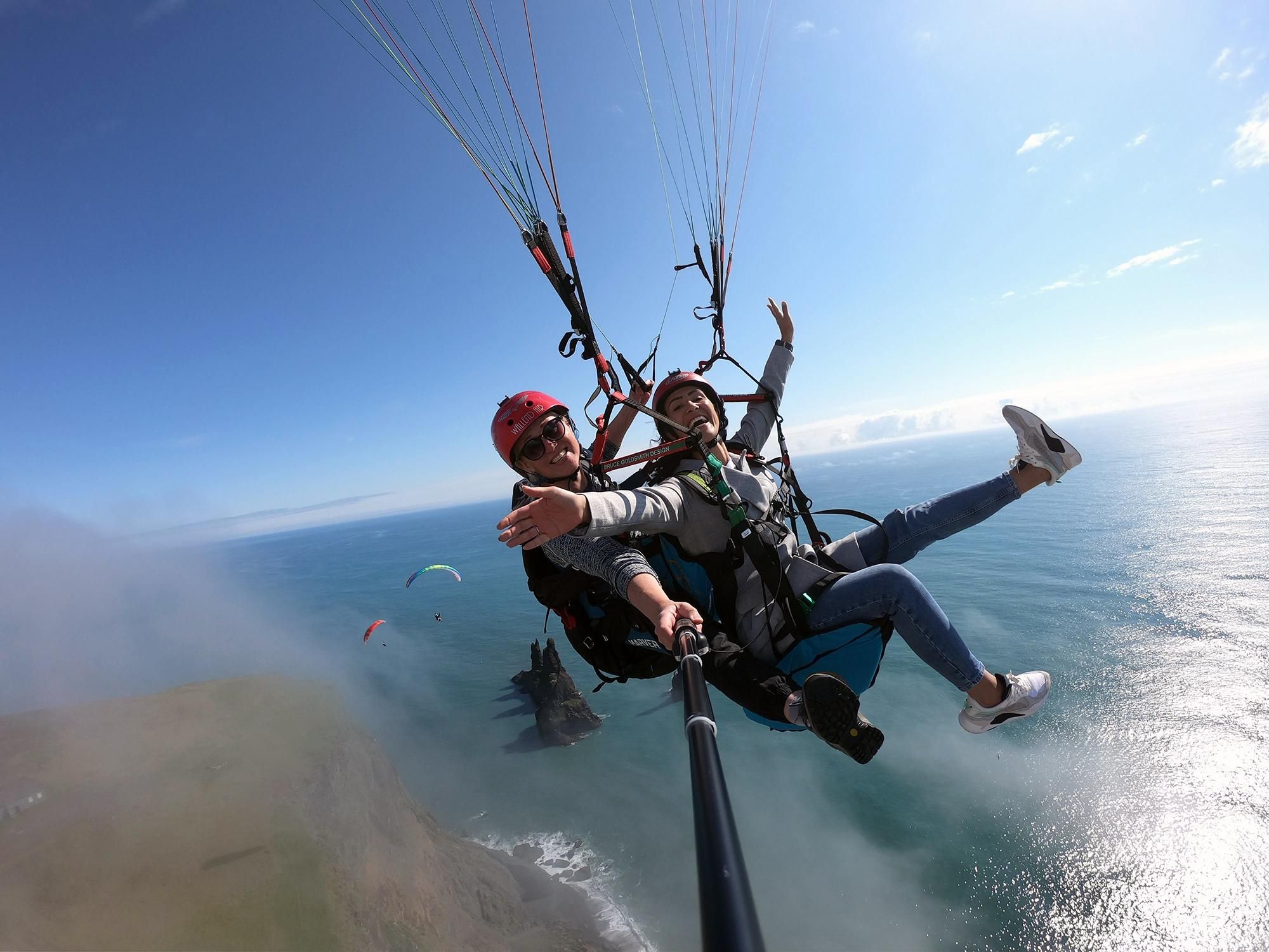 Vík: Paragliding Tandemflug