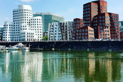 Düsseldorf: Private 1 Hour Photoshoot with Pro Photographer