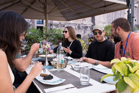 Dubrovnik Food Tour: Local Dishes & City Stories Tour in Spanish