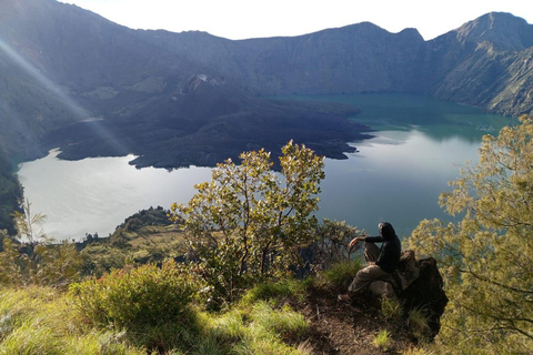 Trekking al Monte Rinjani, bordo del cratere di Senaru