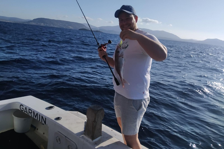 Atenas: Experiencia de pesca en barco con comida marinera