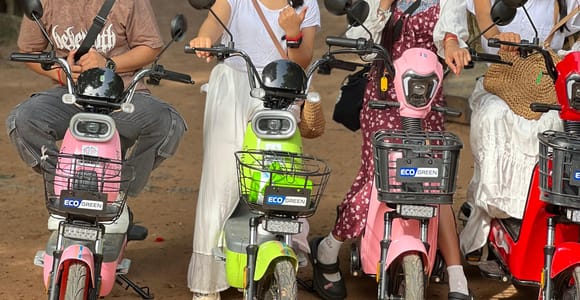 Angkor Wat Sunrise E-Bike Tour with Lunch Included
