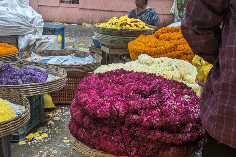 Bangalore: KR Market Flower Market Tour with Guide