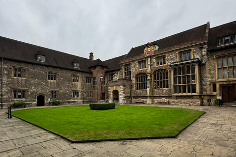 London: Medieval Tales and Martyrs Walking Tour London: Medieval Tales and Martyrs Walking Tour - Private