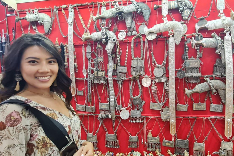 From Muscat: Nizwa, Jabreen, and Bahla Fort Day Sharing Tour