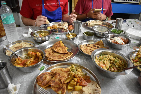 Udaipur: Autentisk indisk matlagningskurs med lunch eller middag