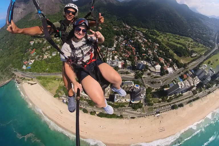 Paragliding flight with the most beautiful view of Rio de Janeiro Paragliding with the most beautiful view of Rio de Janeiro