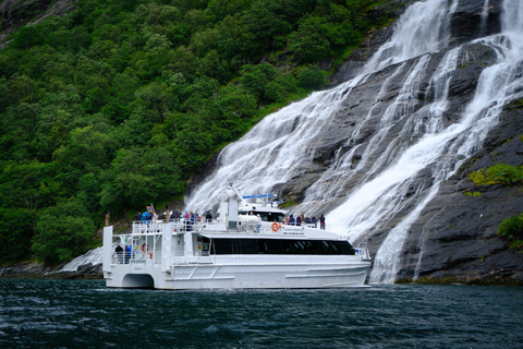 From Hellesylt: Geirangerfjord Boat Tour with Waterfalls