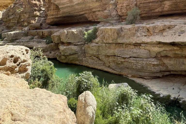 Z Muscat:Prywatna wycieczka Wadi Shab i Bimmah Sinkhole przez cały dzieńPrywatna wycieczka Wadi Shab i Bimmah Sinkhole przez cały dzień