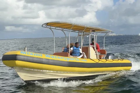 Miami: Relaxing Sightseeing Boat Ride